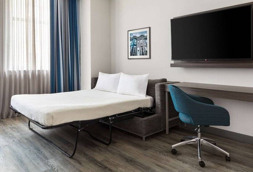 Hampton Inn & Suites Baltimore Inner Harbor