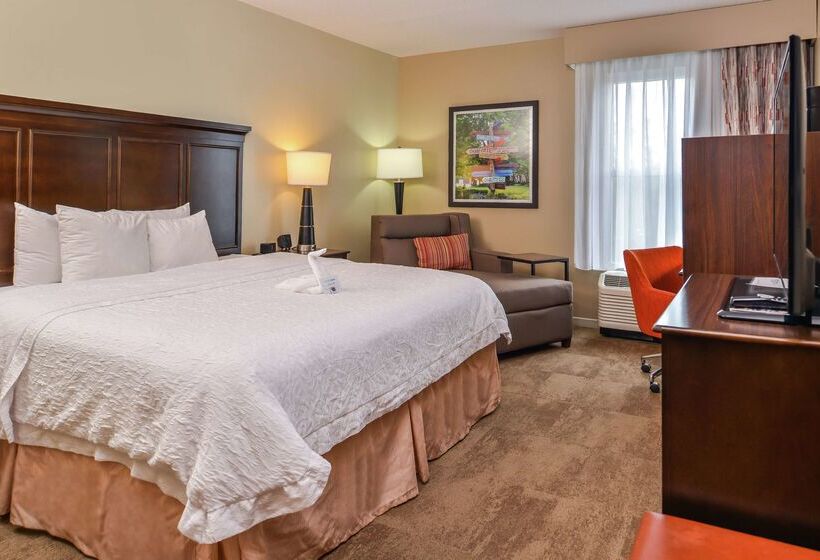 Hampton Inn & Suites Charlottearrowood Rd
