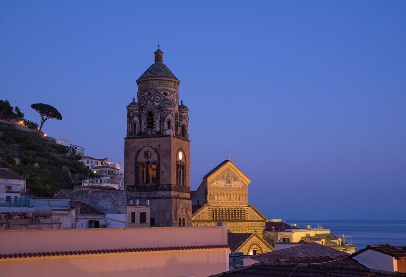 Отель Amalfi