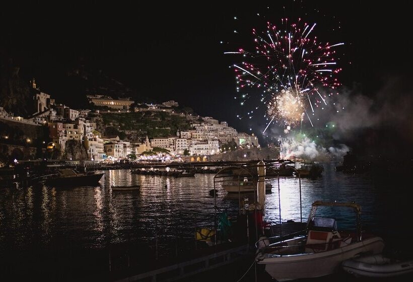 Отель Amalfi