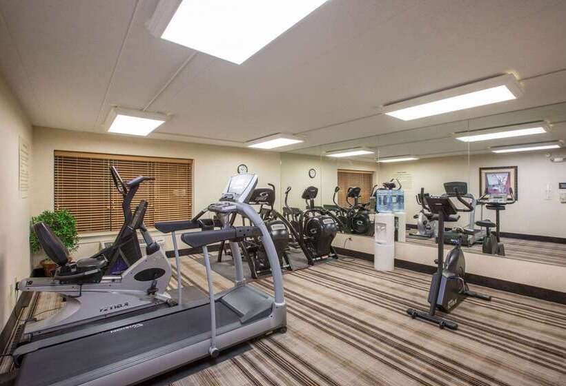 Отель Americinn By Wyndham Omaha