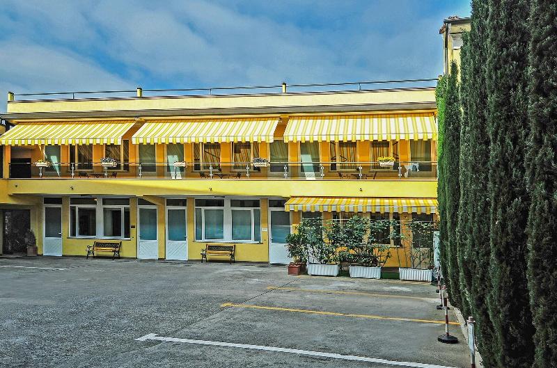 فندق B&b Ai Cipressi