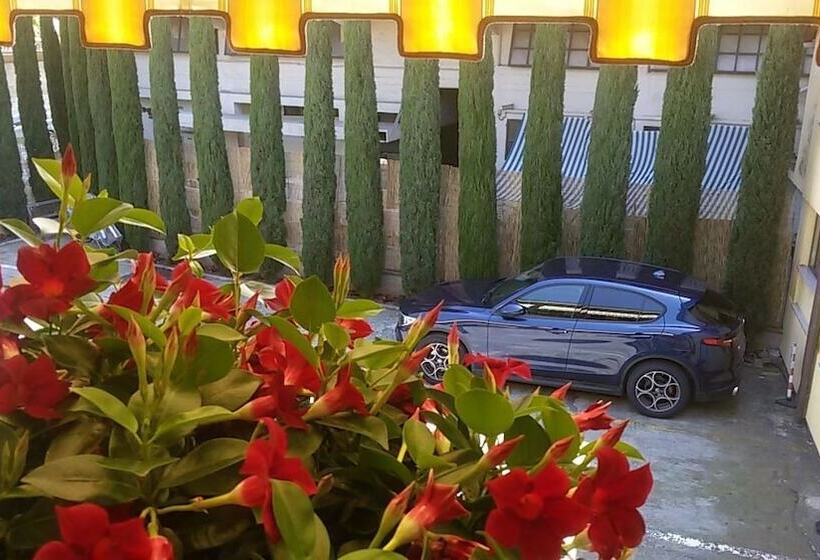 هتل B&b Ai Cipressi