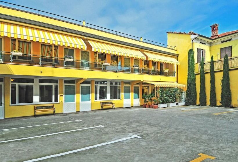 هتل B&b Ai Cipressi