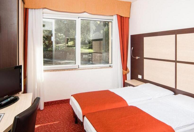 هتل Benacus Panoramic