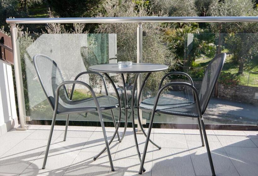 هتل Benacus Panoramic