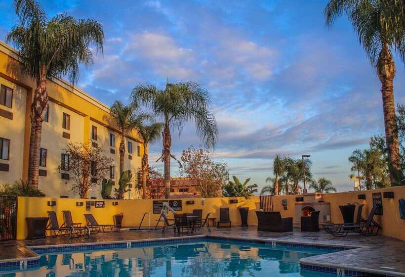 בית מלון כפרי Best Western Plus Arrowhead