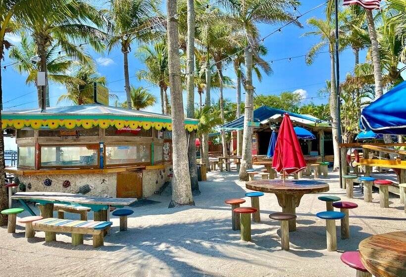 فندق Capt Hirams Resort