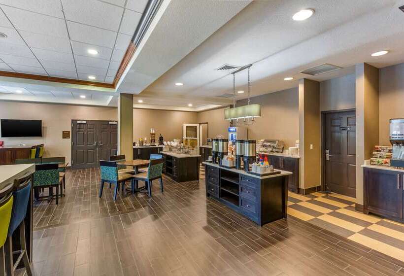 فندق Comfort Inn & Suites Logan Near University