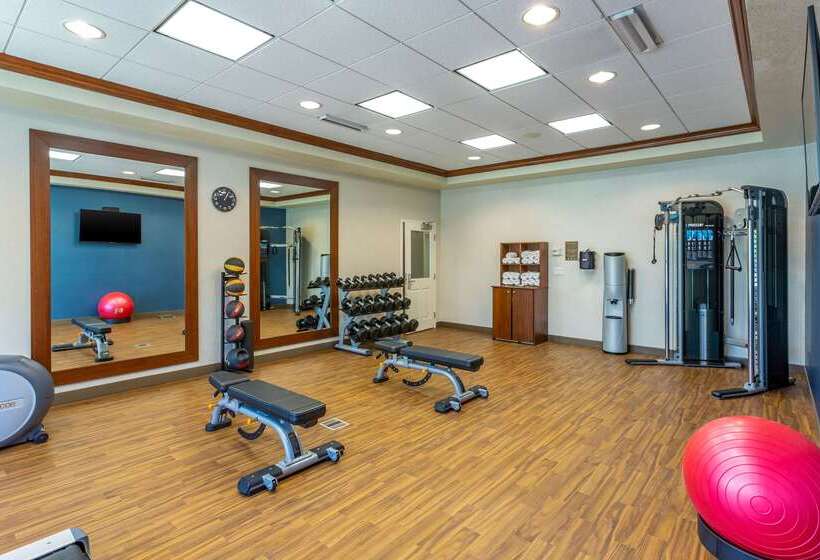 فندق Comfort Inn & Suites Logan Near University