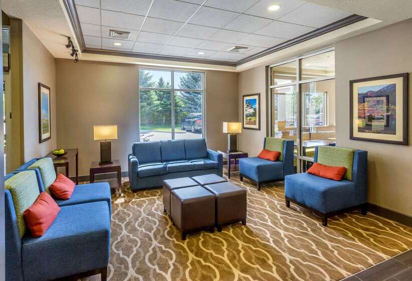 فندق Comfort Inn & Suites Logan Near University