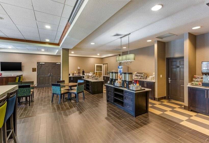 فندق Comfort Inn & Suites Logan Near University