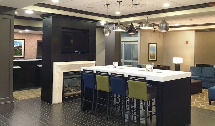 فندق Comfort Inn & Suites Logan Near University