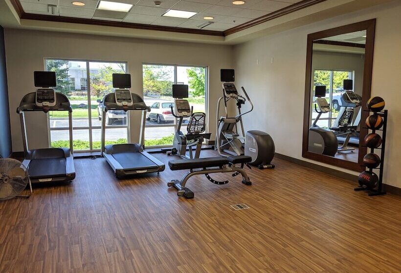 فندق Comfort Inn & Suites Logan Near University