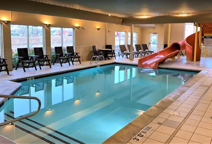 فندق Comfort Inn & Suites Logan Near University