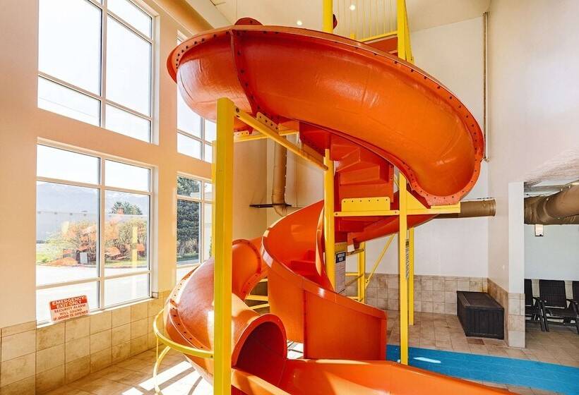 فندق Comfort Inn & Suites Logan Near University