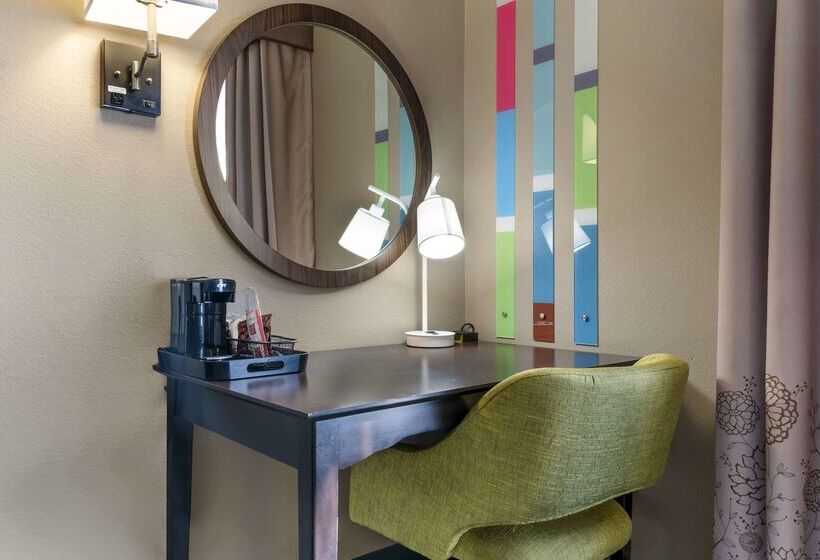 ホテル Comfort Inn & Suites