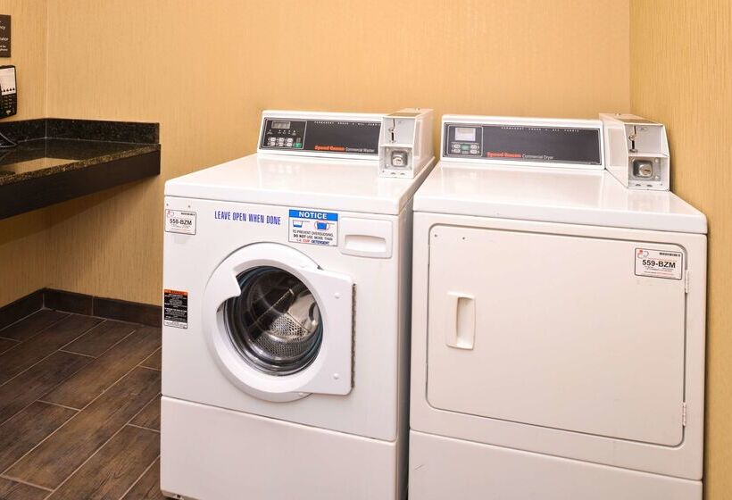 ホテル Comfort Inn & Suites