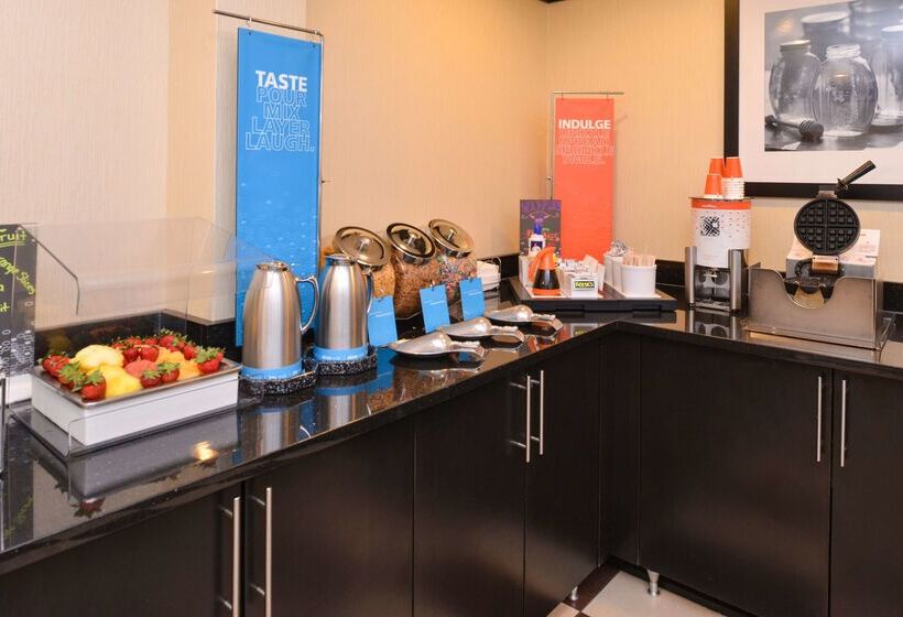 ホテル Comfort Inn & Suites