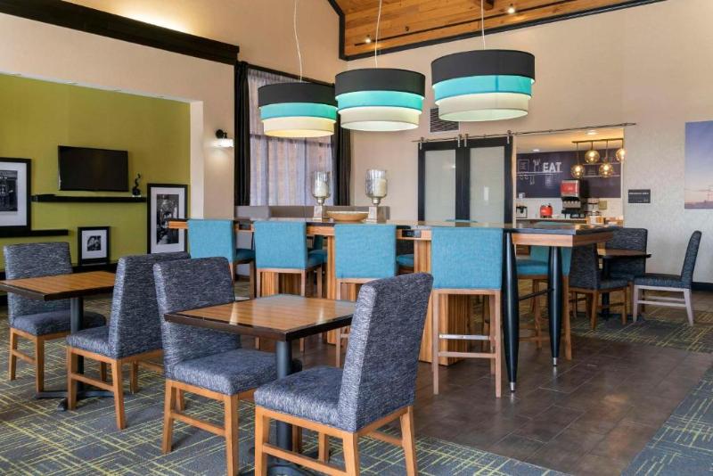 ホテル Comfort Inn & Suites