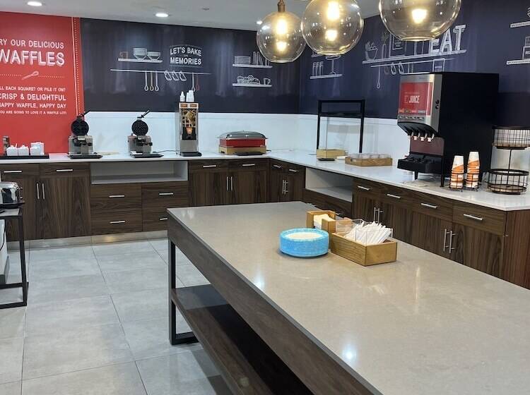 ホテル Comfort Inn & Suites