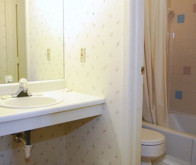 فندق Country Club Inn & Suites