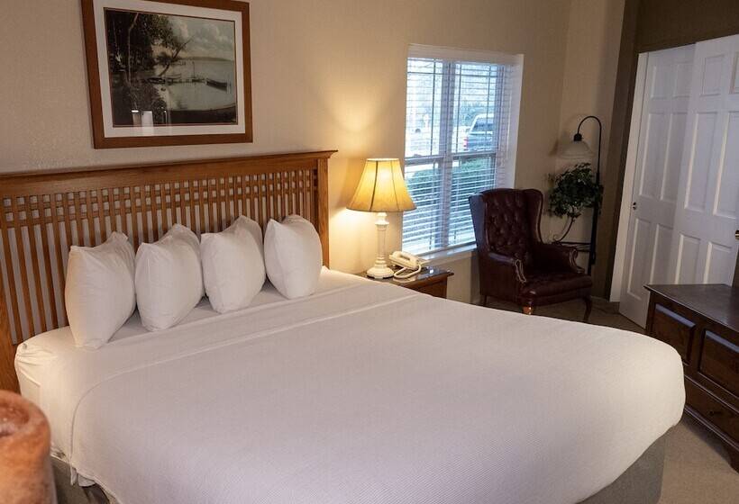 فندق Delavan Lake Resort