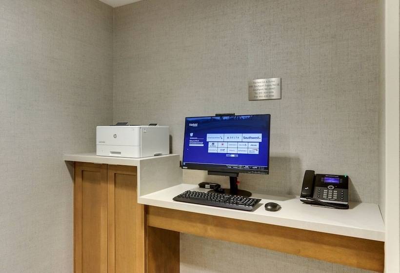 Отель Fairfield Inn & Suites Southport