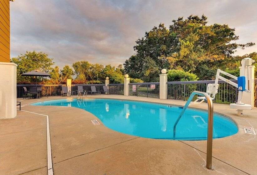 Отель Fairfield Inn & Suites Southport