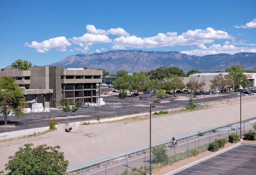 Отель Hampton Inn Albuquerqueuniversity/midtown