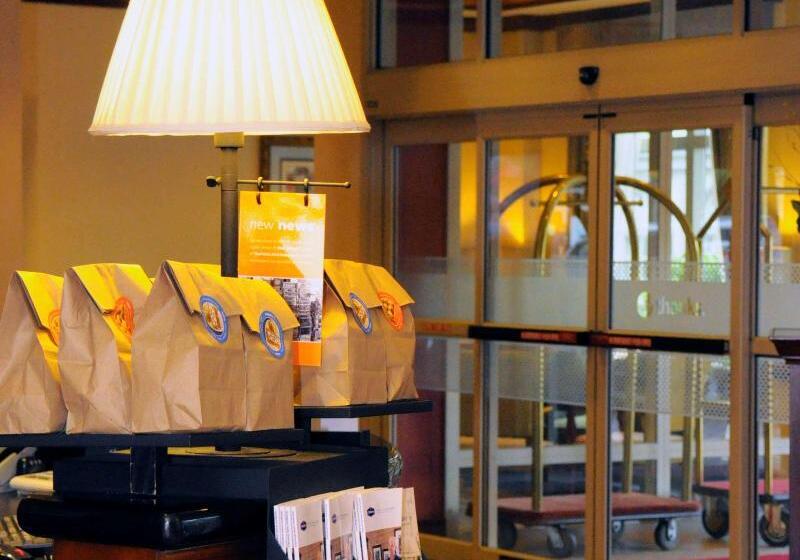 هتل Hampton Inn Alexandriaold Town/king St. Metro