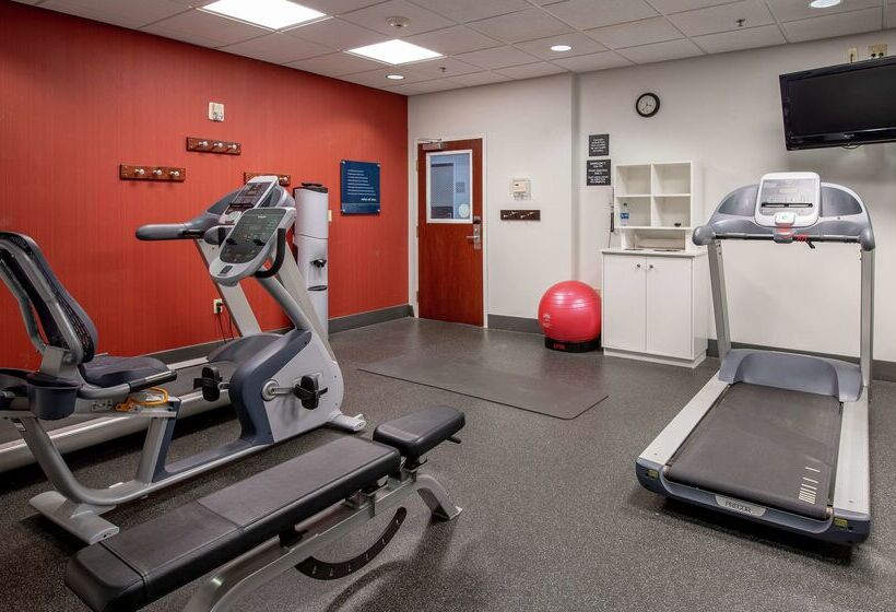 هتل Hampton Inn & Suites Lafayette