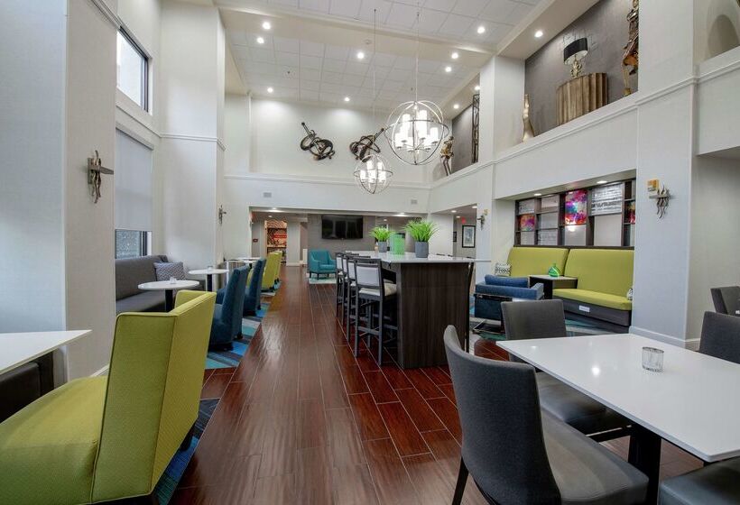 هتل Hampton Inn & Suites Lafayette