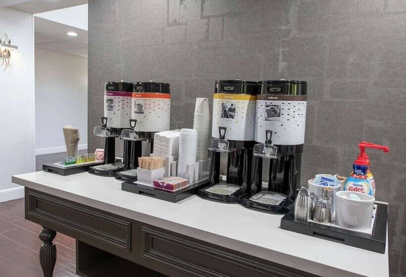 هتل Hampton Inn & Suites Lafayette