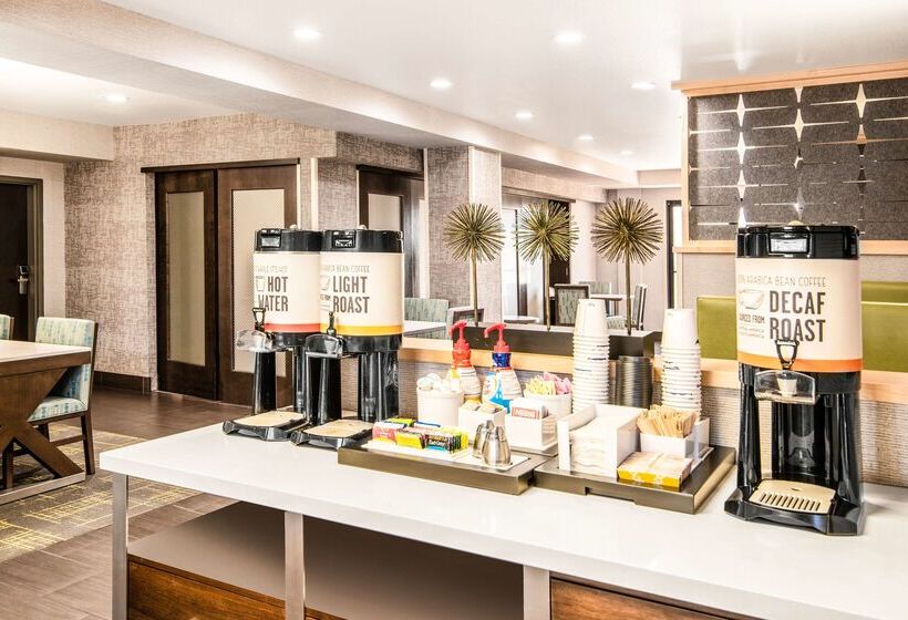 Отель Hampton Inn & Suites Las Vegas Henderson