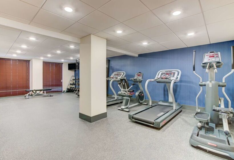 Отель Hampton Inn & Suites Macon I 475