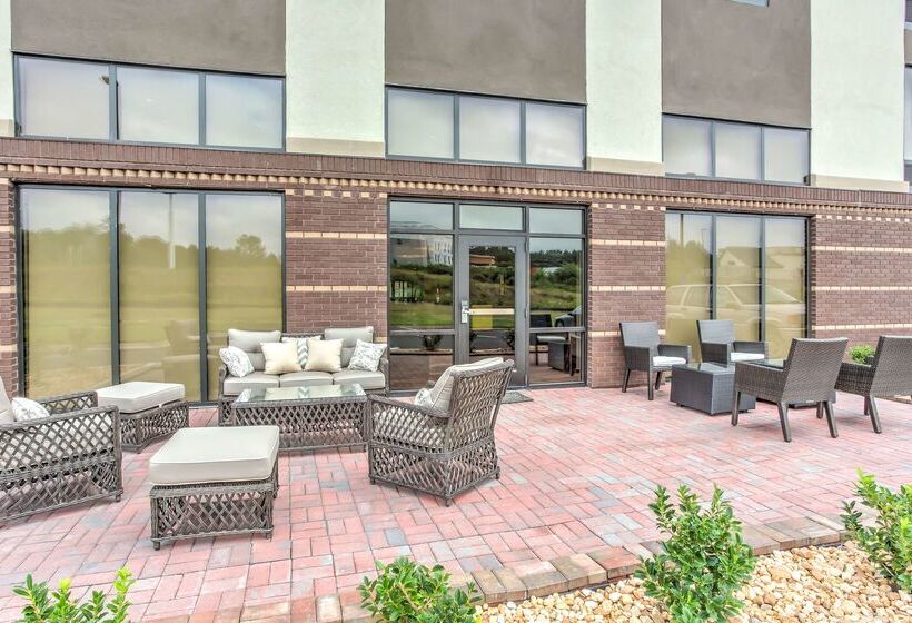 Отель Hampton Inn & Suites Macon I 475