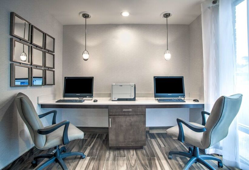 Отель Hampton Inn & Suites Macon I 475