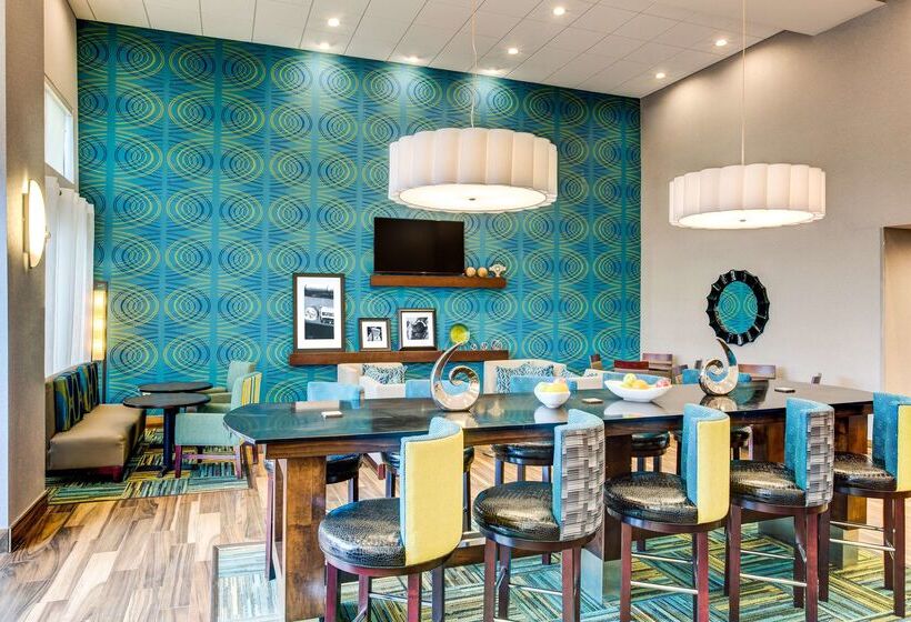 Отель Hampton Inn & Suites Macon I 475