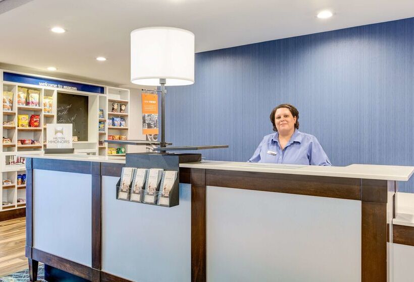 Отель Hampton Inn & Suites Macon I 475