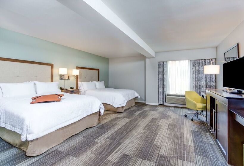 Отель Hampton Inn & Suites Macon I 475