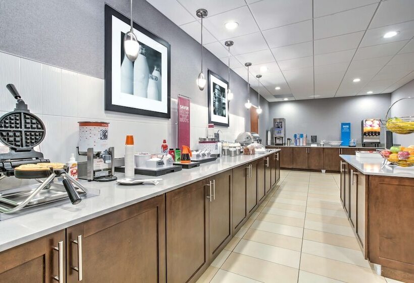 Отель Hampton Inn & Suites Macon I 475