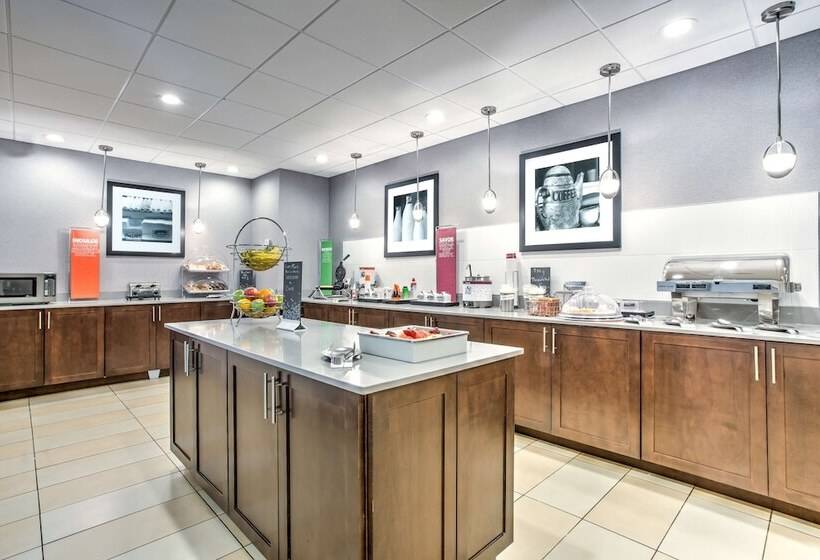 Отель Hampton Inn & Suites Macon I 475