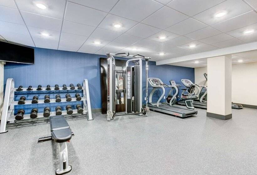 Отель Hampton Inn & Suites Macon I 475