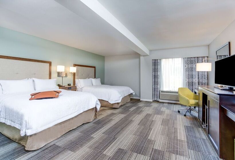 Отель Hampton Inn & Suites Macon I 475