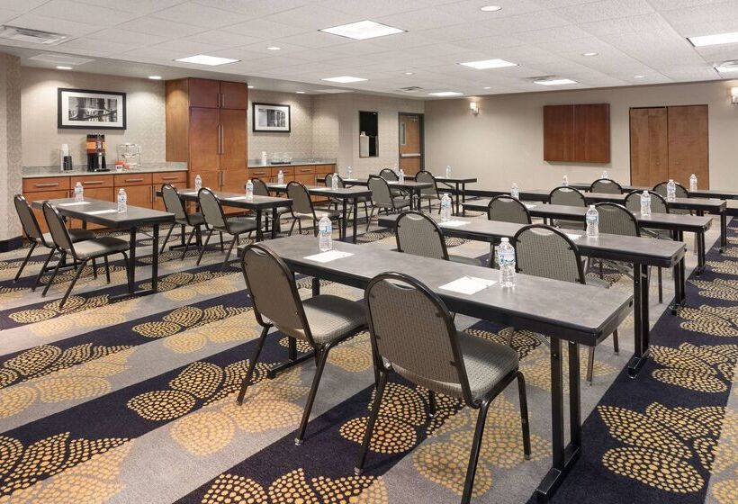 Отель Hampton Inn & Suites Munster