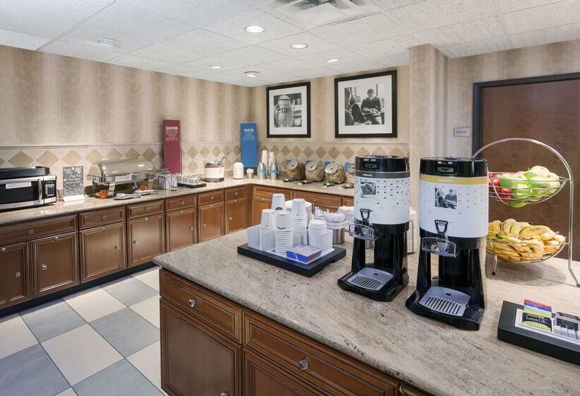 Отель Hampton Inn & Suites Munster