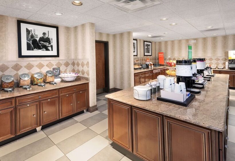 Отель Hampton Inn & Suites Munster