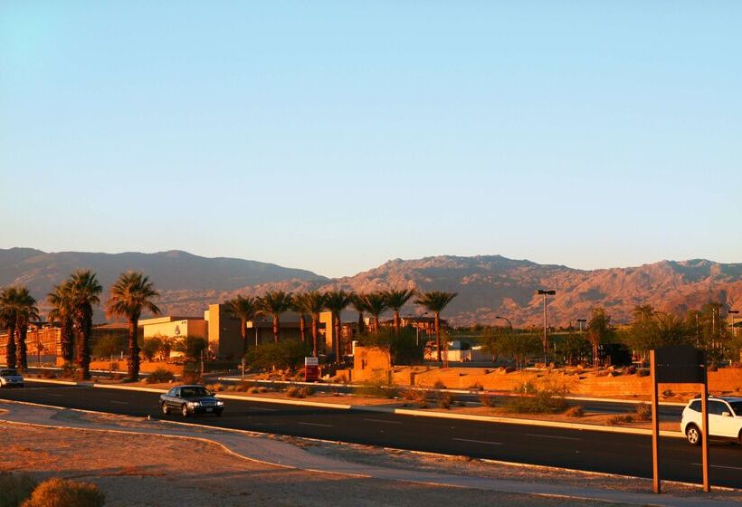 בית מלון כפרי Hampton Inn & Suites Palm Desert