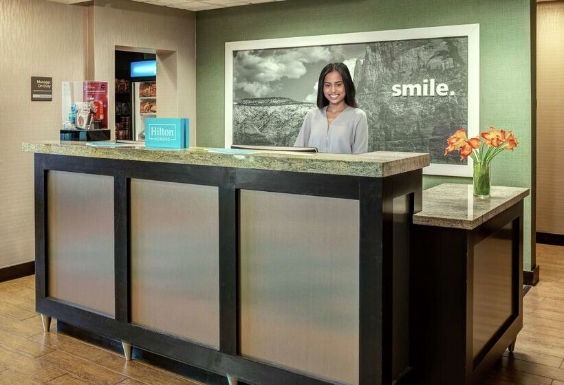 בית מלון כפרי Hampton Inn & Suites Palm Desert